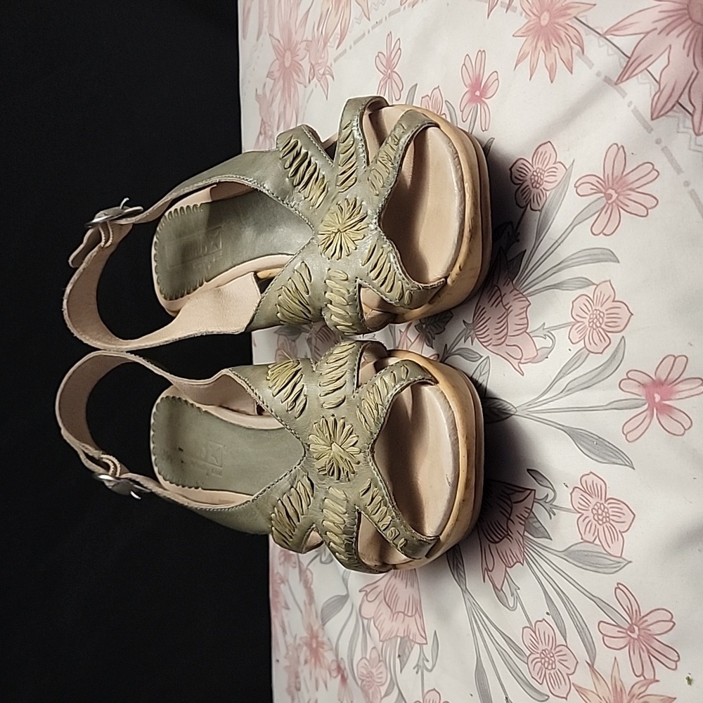 Green leather heals (naturally good)